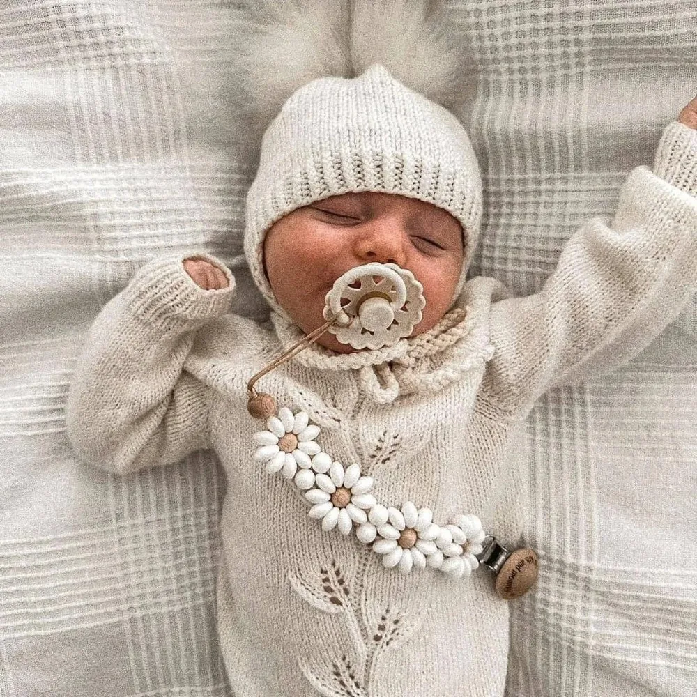 Essentional Handmade Baby Pacifier Clip Silicone Flower Design Flower Soother Clip Teething Teething Stage