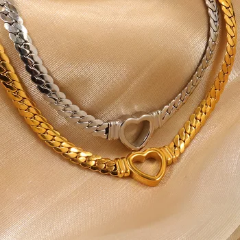 قلادة على شكل قلب مجوف من الفولاذ المقاوم للصدأ مطلية بالذهب الصلب بسلسلة سميكة 1