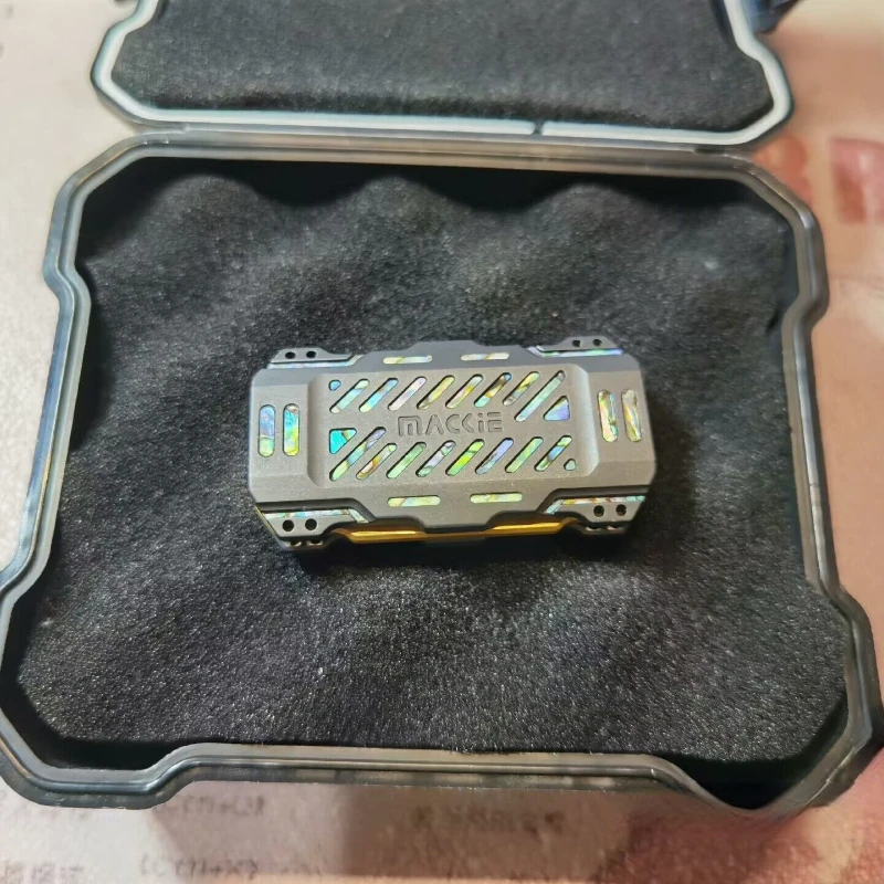 

Подержанный наружный светящийся оригинальный корпус марки Mackey CP2 Push из циркониевого сплава и латуни