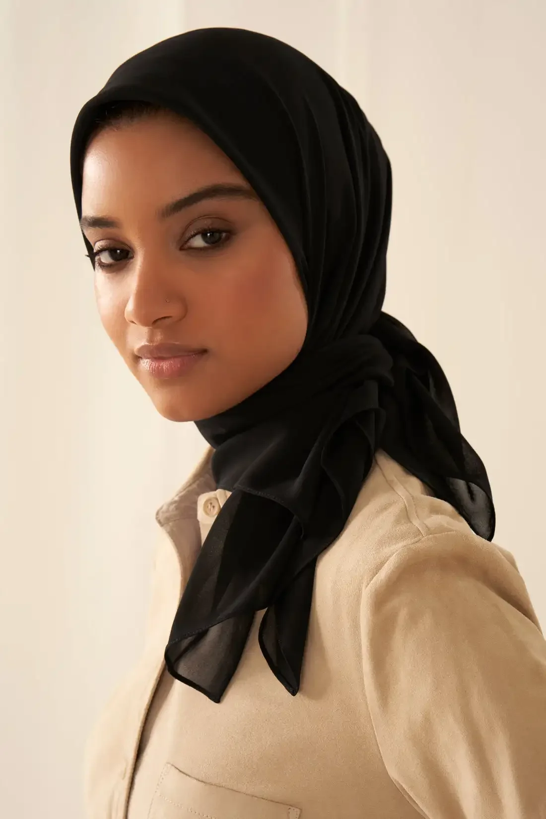 1 Pezzo Hijab da donna, sciarpa in chiffon tinta una con 1 Pezzo Hijab da donna, sciarpa in chiffon tinta una con