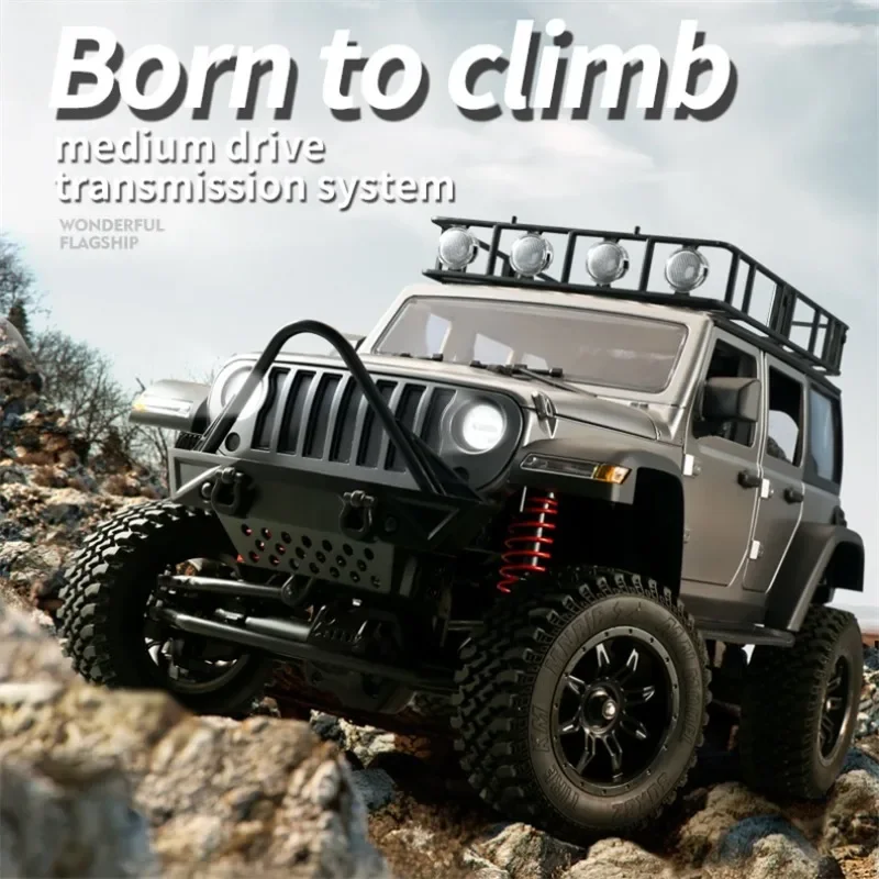Enfant contrôlant la voiture RC MN128 4WD 2.4G buggy professionnel avec LED