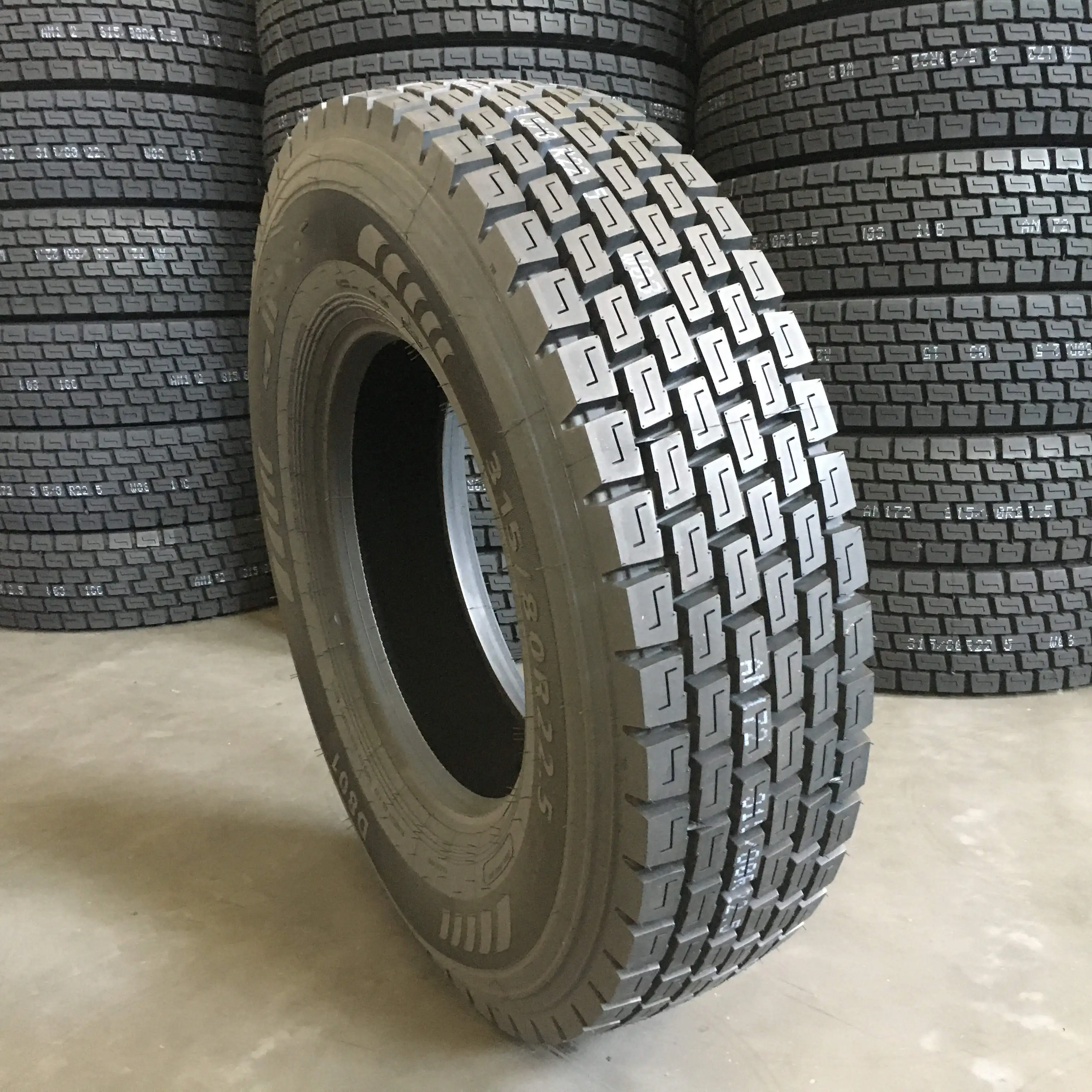 China factory 215/75R17.5 235/75R17.5 265/70R19.5 radial drive wheel truck tyres