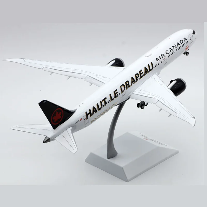 

Модель самолета из сплава и пластика в масштабе 1:200