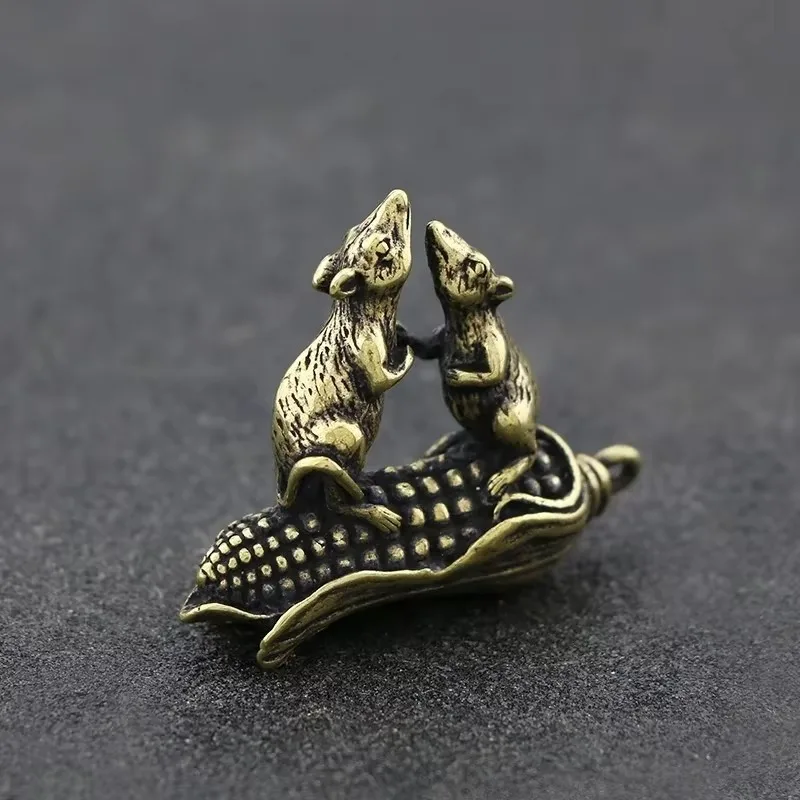 Retro Mouse Corn Brass Micro Carving Ornament Creative Metal Wealth Attraction Mouse Desktop Tea Pet Craft Home Decor Ornament