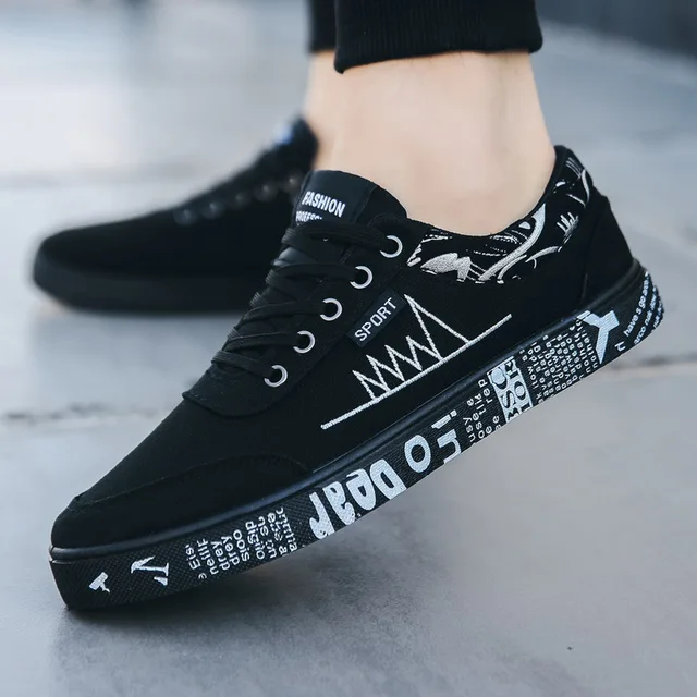 Graffiti Canvas Shoes Men Breathable Flat Casual Shoes 2021 Outdoor Comfortable Walking Sneakers New Student Shoe Zapatos Hombre 2