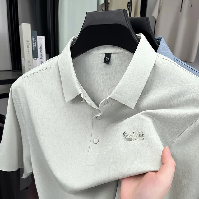 Polo sin costuras de seda de hielo de alta gama para hombre con cuello de solapa nuevo estilo 2025 ropa informal transpirable de negocios de verano para hombre