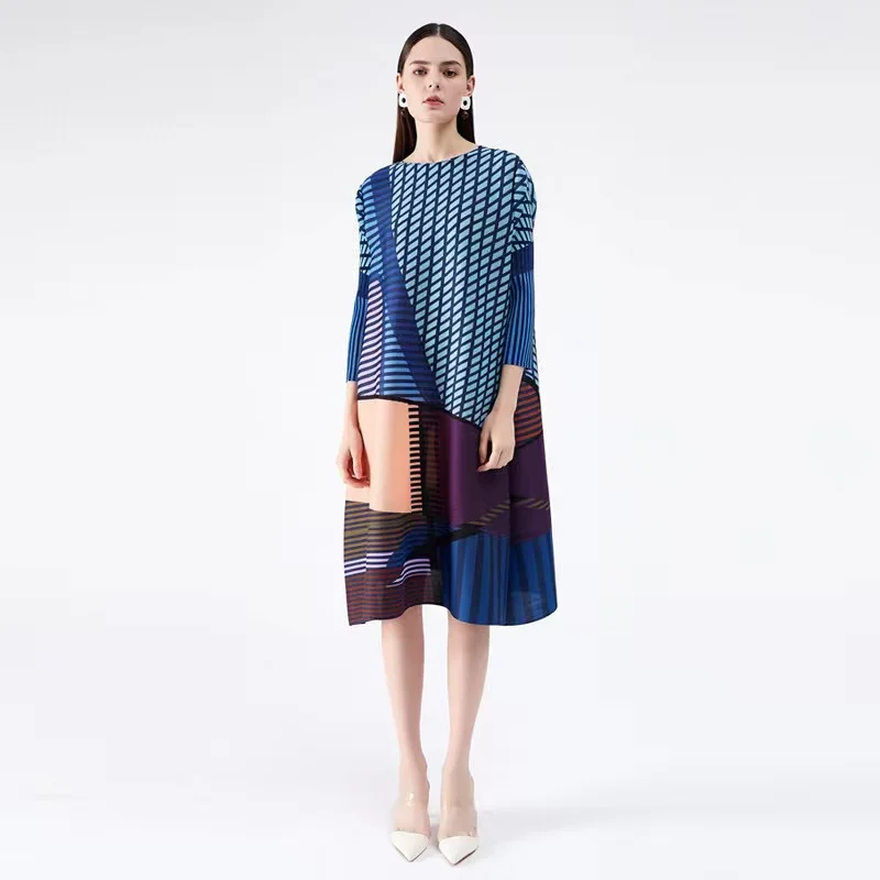 

2022 New Women's Summer Casual Miyake Pleated Round Neck Geometric Digital Printing Elegant Fashion Loose Dress Women's Spot