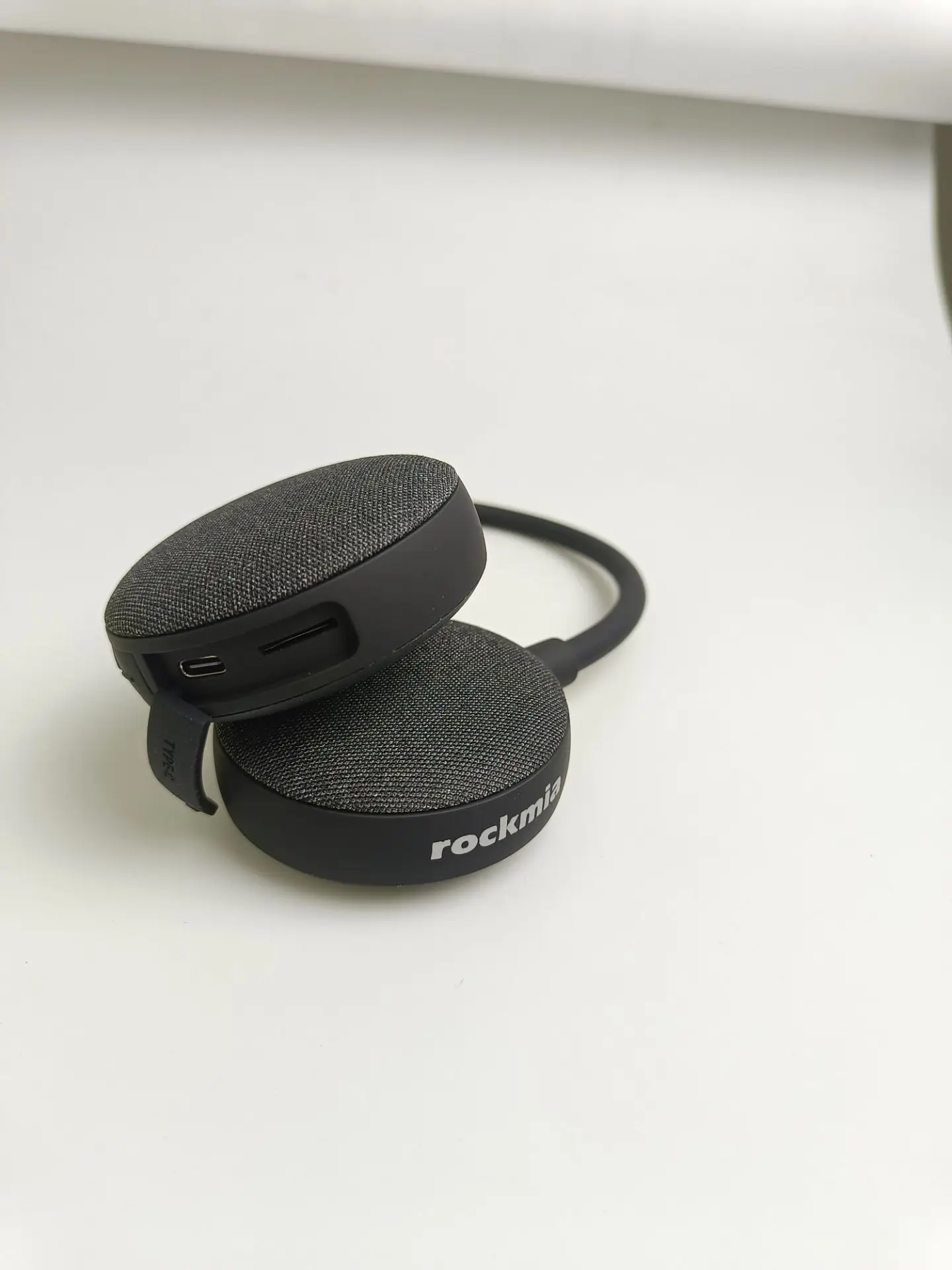 Rockmia Brand EBS-906 Wearable Neckand Speaker Portable TF Card Player Wireless Stereo Music System Waterproof