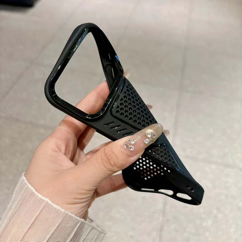 Sleek Honeycomb Heat Dissipation Phone Case – Minimalist Protective Design