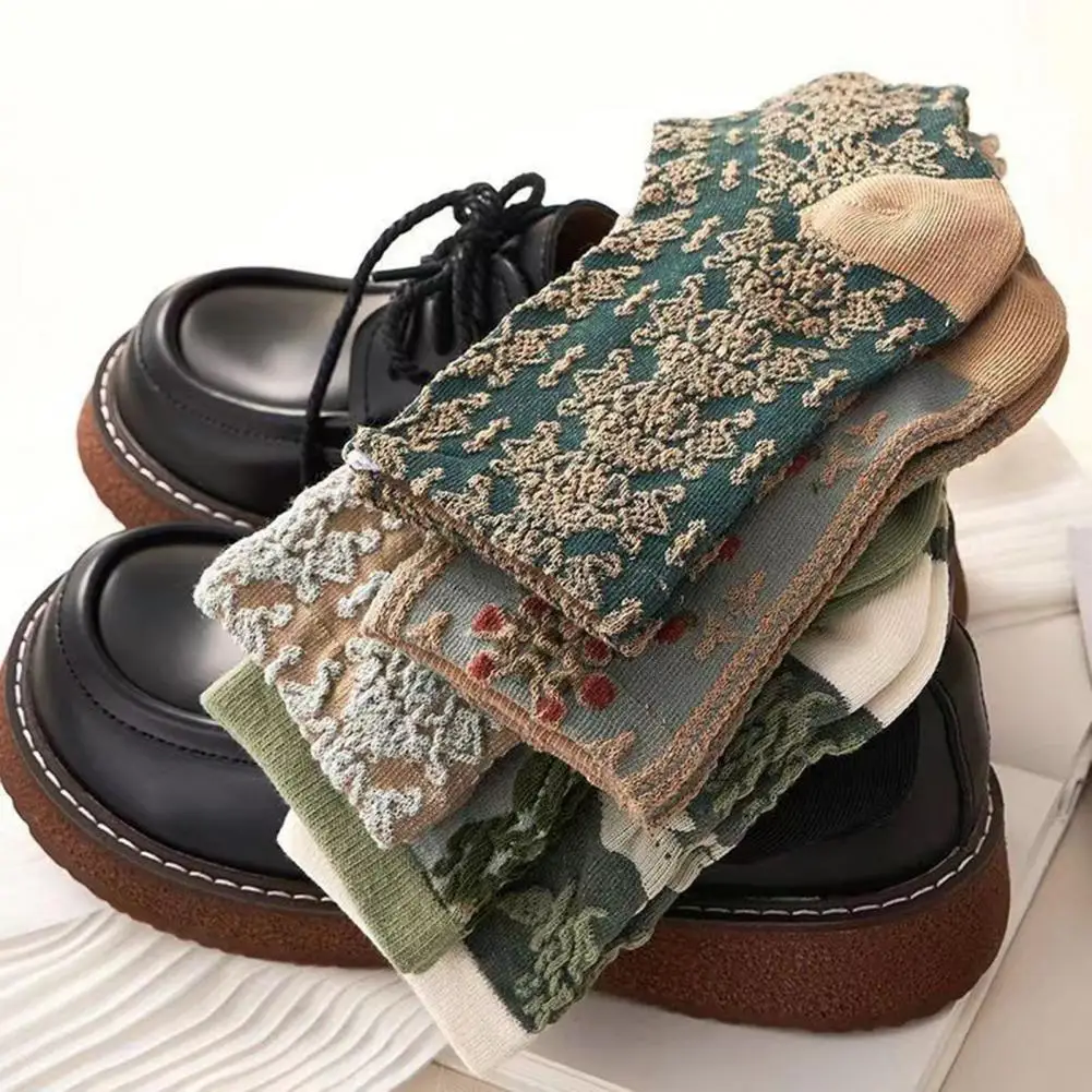 Retro Ethnic Funny Thermal Cheap Slippers Clothes Women Korean Harajuku Style Vintage 3D Flower Embroidery Socks for Girls Items