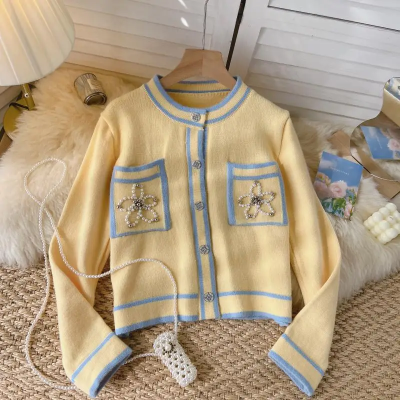 

Короткое пальто знаменитостей с нишевым дизайном, украшенное бусинами, Осенний женский маленький аромат, универсальный трикотажный топ с длинными рукавами