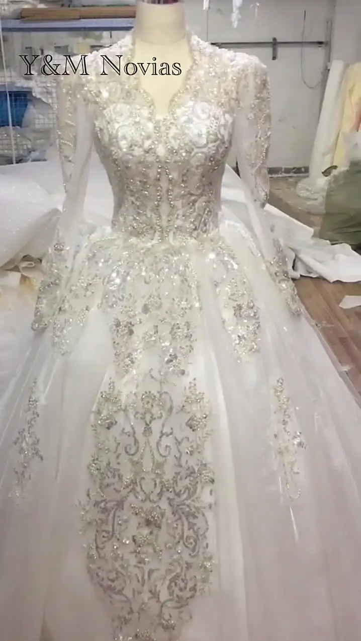 花嫁のためのVネックのウェディングドレス,地面の長さ,長袖,豪華な寝具