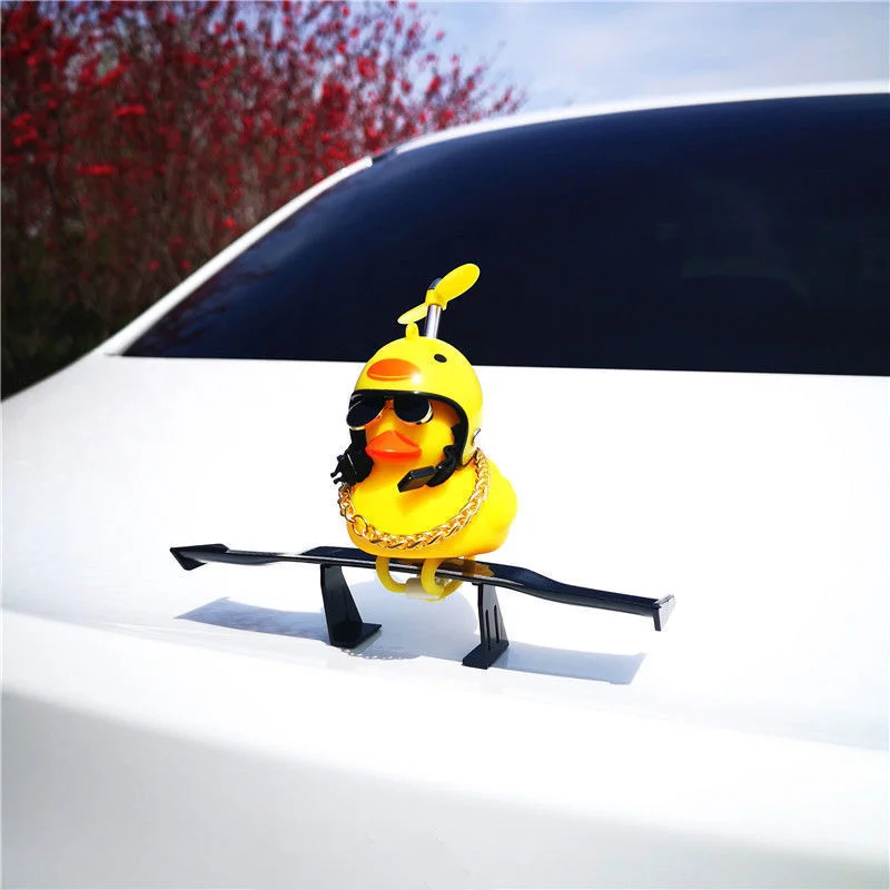 Gummi Ente Spielzeug auto Ornamente Gelbe Ente Puppe Auto Dashboard  Rückspiegel Dekoration mit Fliegen Propeller Helm - AliExpress