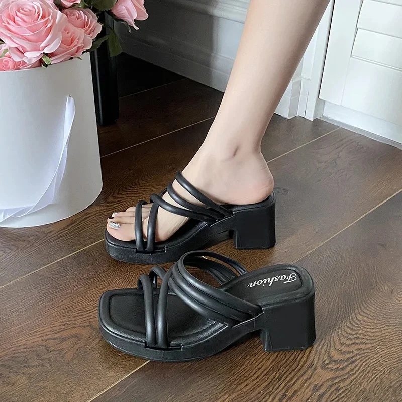 [· Sandals] Black