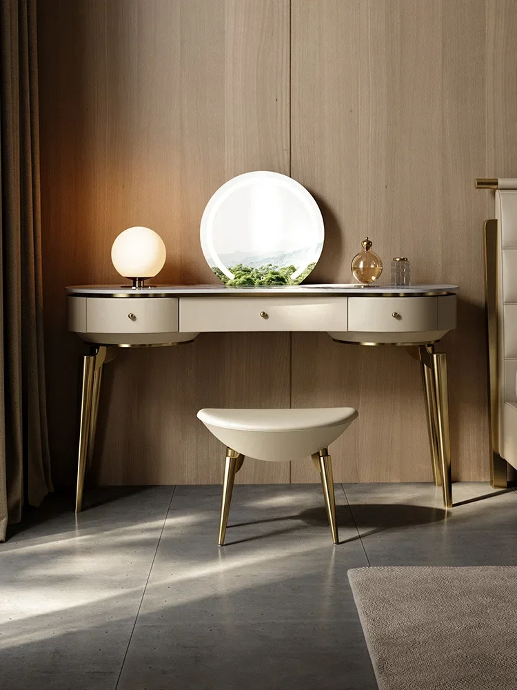 

Современный минималистский туалетный столик