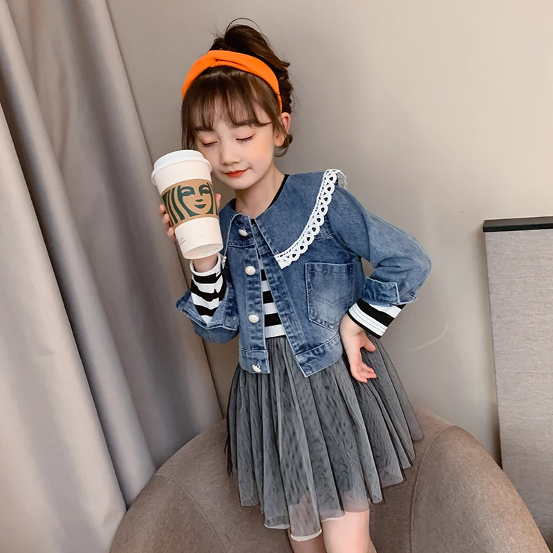 

Детский джинсовый комплект из куртки и платья, на возраст 7-12 лет