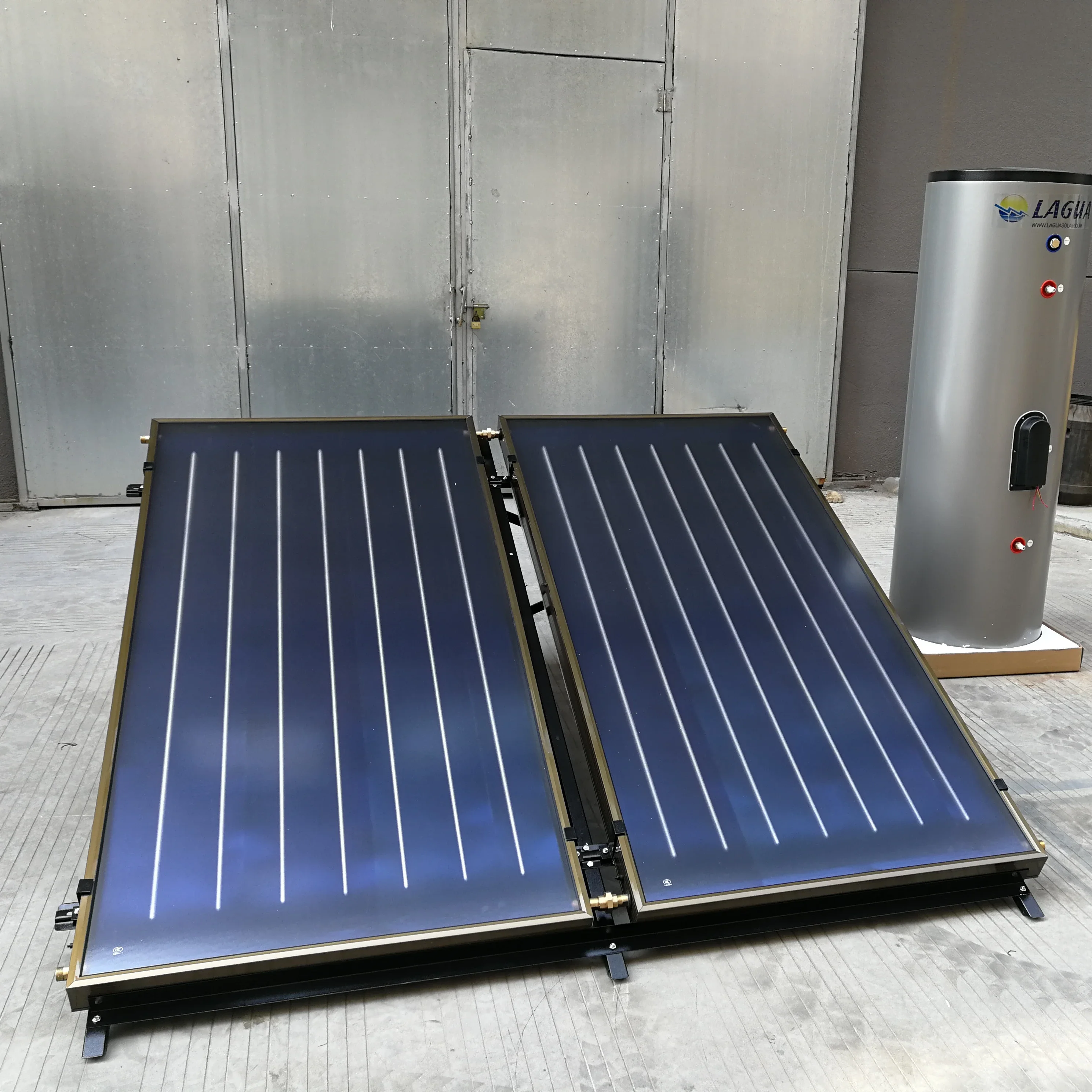 

Flat plate panel solar water heater for home show use