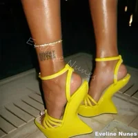Bout ouvert Style étrange talons sandales femmes Sexy t-strap solide bout rond rue fête sandales nouvelle couleur bonbon doux Hotties chaussures 3