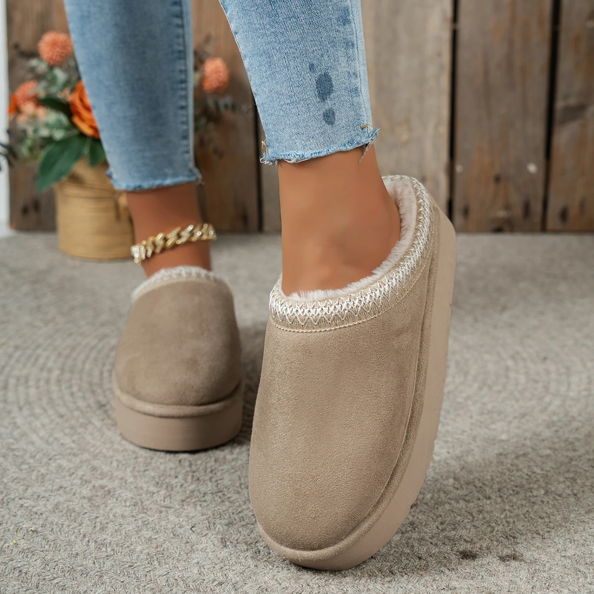 Simple, Fashionable and Versatile Light-Colored Women's Home Indoor and Outdoor Plush Soft Slippers 3