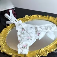 Culottes string douces et charmantes à volants pour femmes, en satin lisse, imprimées de fleurs, sous-vêtements à dos en T, bretelles croisées, taille basse 2