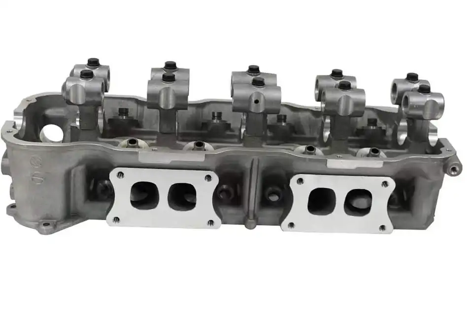 Nissan Z24 Auto Parts OEM 11042-1A001 Cylinder Head With 8