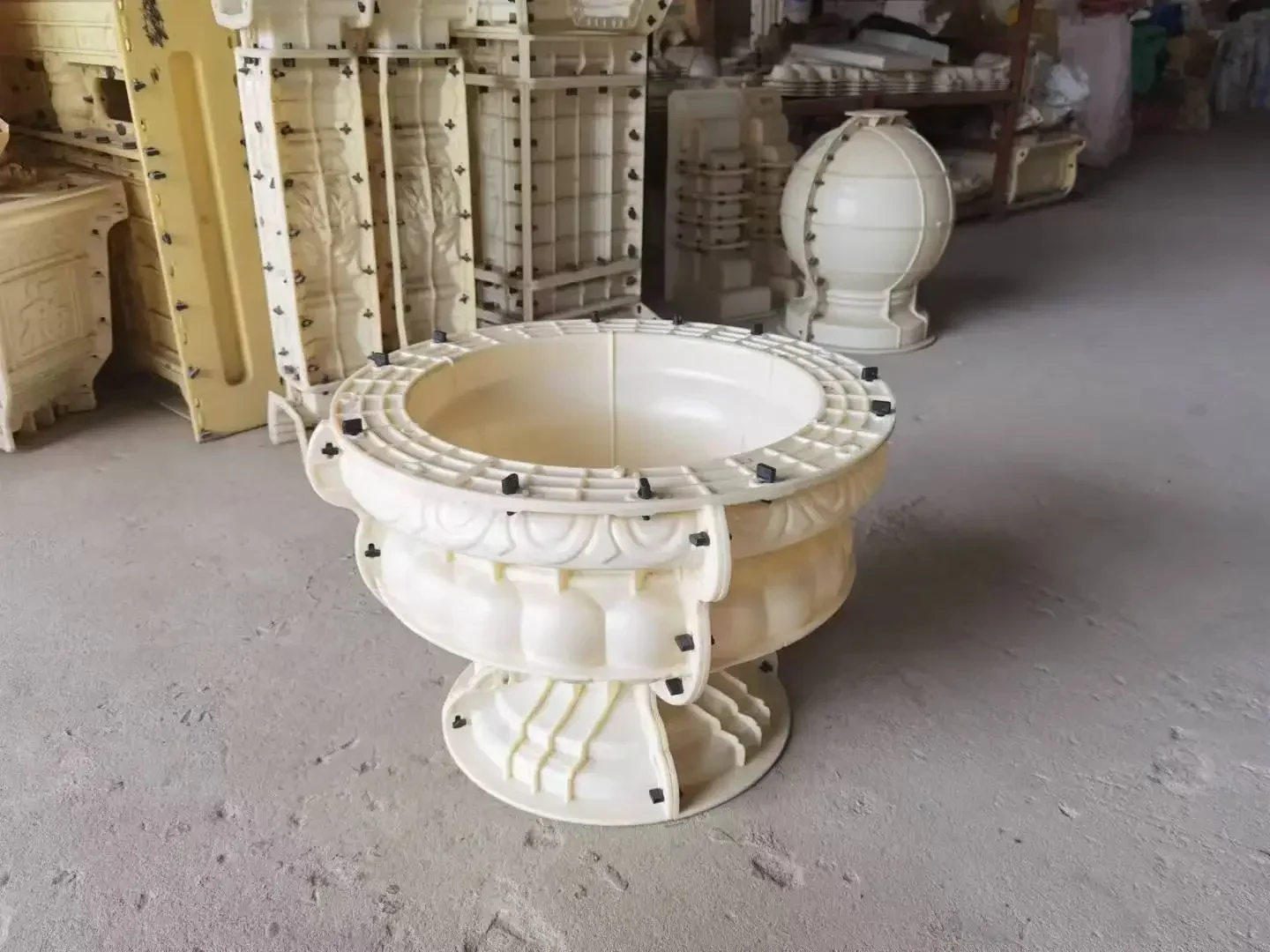 

Reazone ABS Diameter 60cm Plastic Precast Concrete Flower Pot Planter Molds for Sale