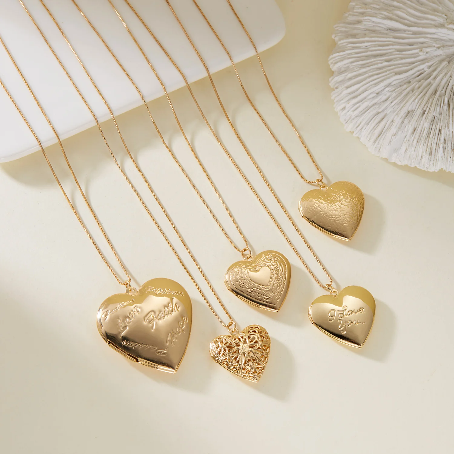 Gold Plated Heart-shaped Pendants Can Openable Photo Frame Love Faith Hope Locket Pendant Necklace Family Jewelry Gift