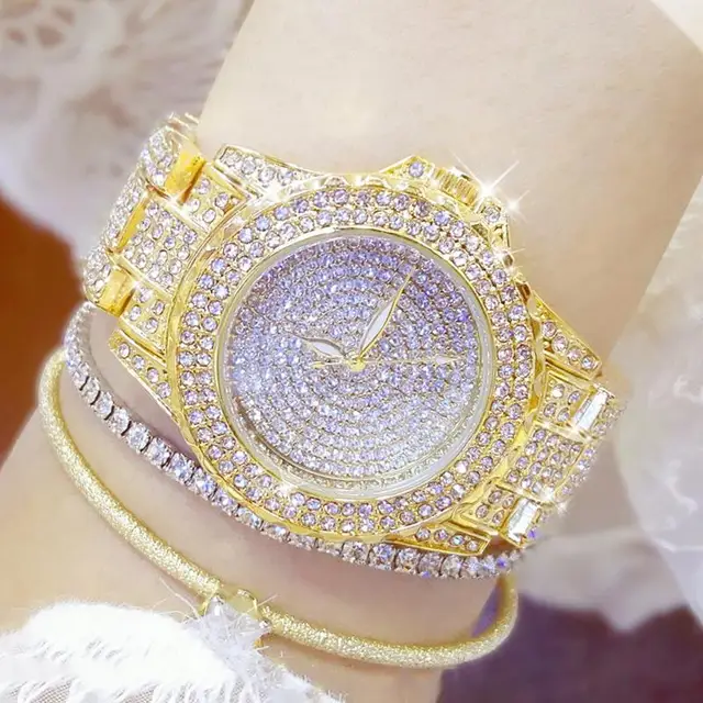 Guess Orecchini Lobo Acciaio Gold Logo 4G e Cristalli