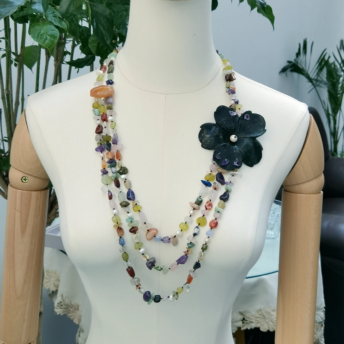 

Lii Ji Real Stone Mutil Color Statement Flower Long Necklace Agates Jade Amethyst Pearl Black Jade Flowers Necklace 72cm