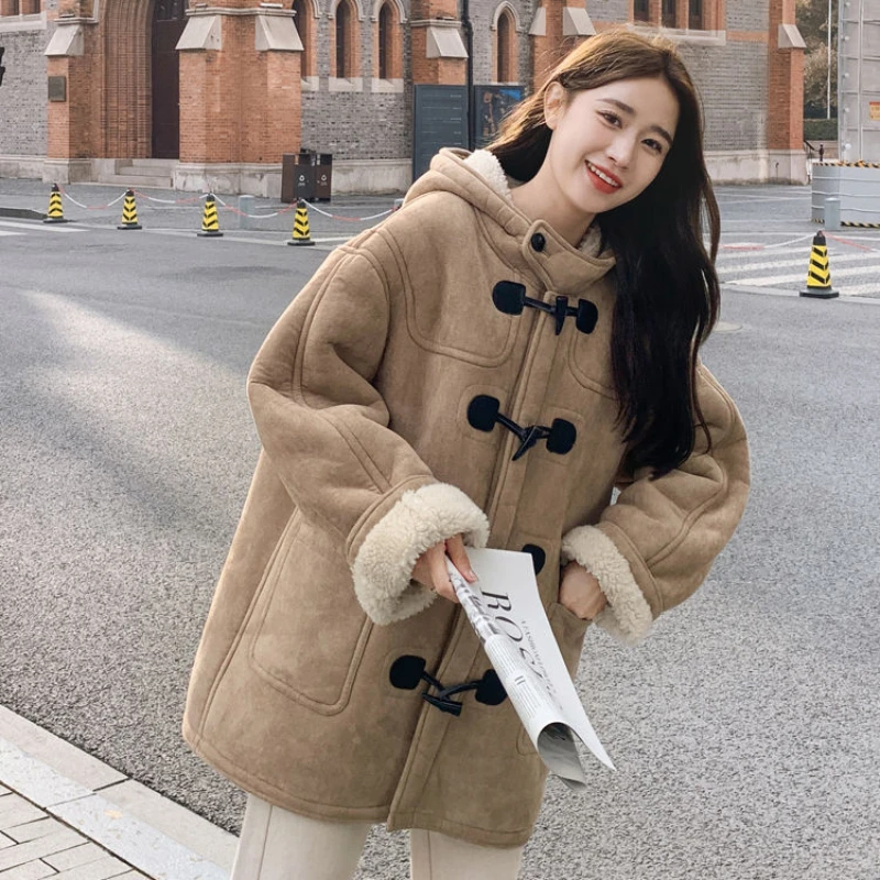 Рисунок 2 - Женское пальто из овечьей шерсти