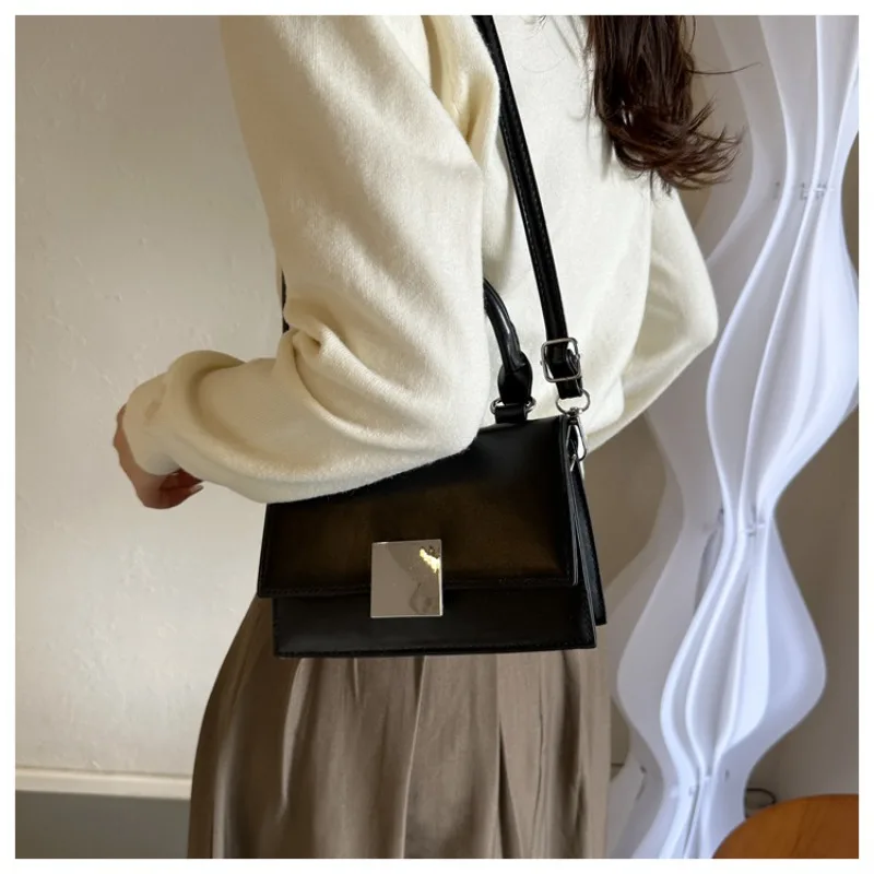 

Popular Retro Small Crossbody Bag New Fashion Versatile Female Shoulder Bag Hong Kong Style Texture Luxury Brand Crossbody Bag