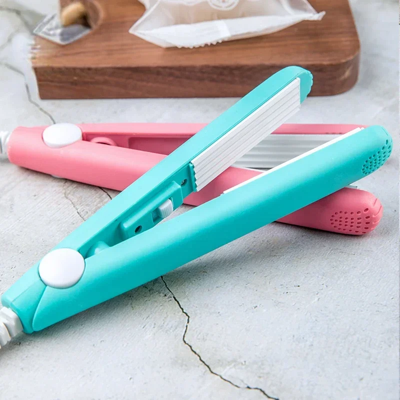 Mini Sealer Plastic Bag Sealer Mini Portable Heat Sealing Machine Food Vacuum Sealer Seal Packing Plastic Impulse Sealer Household Bag Clips Handheld