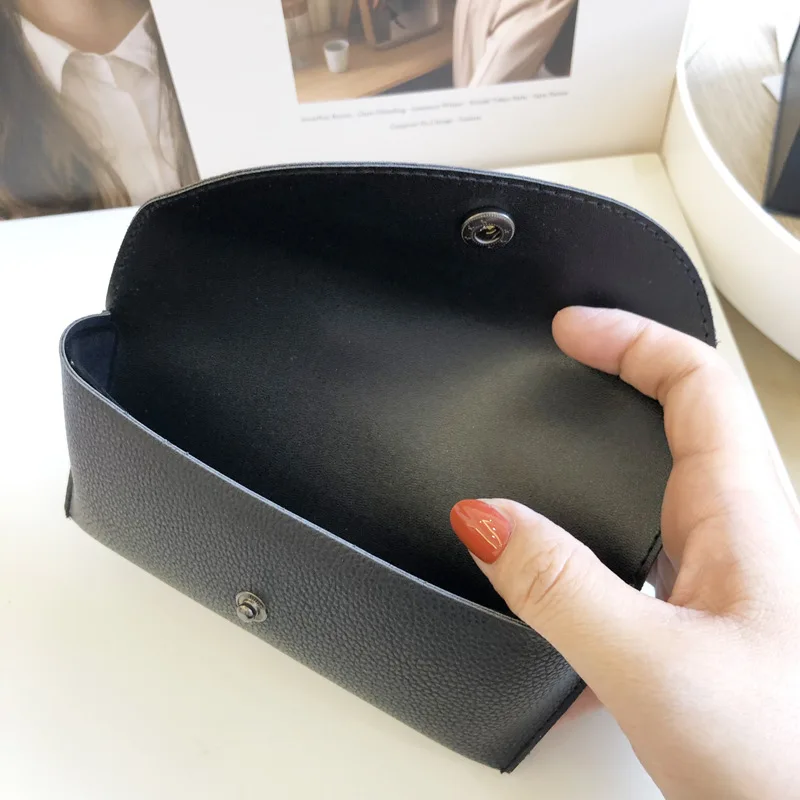 Fashionable Anti-Pressure Eyeglasses Case Dustproof Storage Bag for Near-Sighted Glasses Modern Minimalist Design Travel Storage