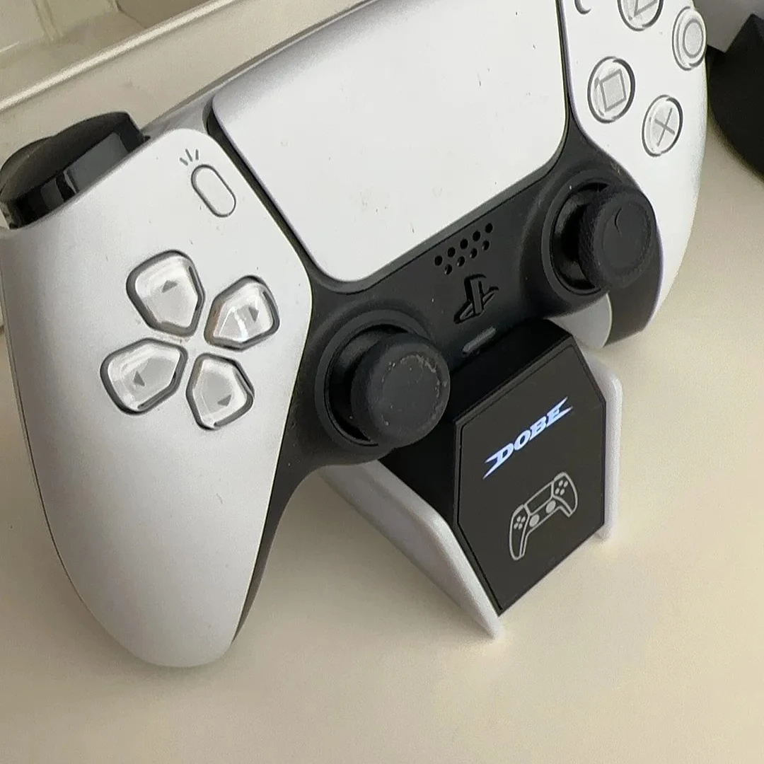 PS5 컨트롤러 충전 스테이션용으로 최적화된 LED 조명 포함 80% 전력 자동 정지 5개 게임패드 충전기