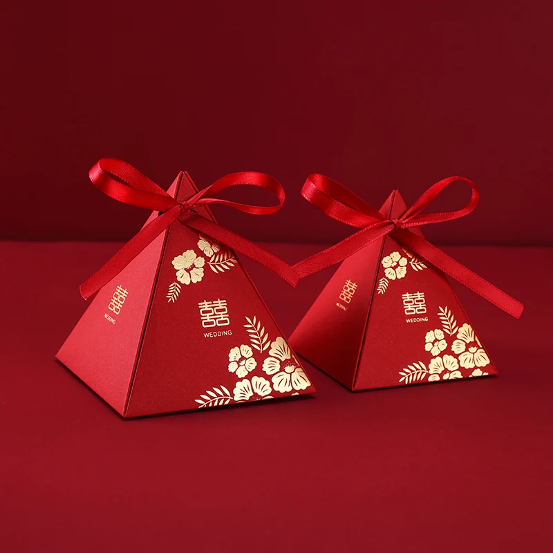 Red Wedding Favor Boxes 100 Pcs Chocolate Dragees Triangle Bronzing Flower Chinese Wedding Candy Box Gift Box for Guests Sweets