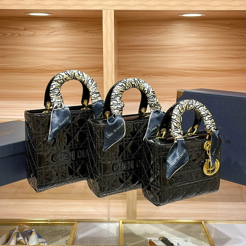 

Self owned brand Dai Fei Bao Women's 2023 New Fashion Black Shiny Face Handbag Premium Light Luxury Crossbody Bag