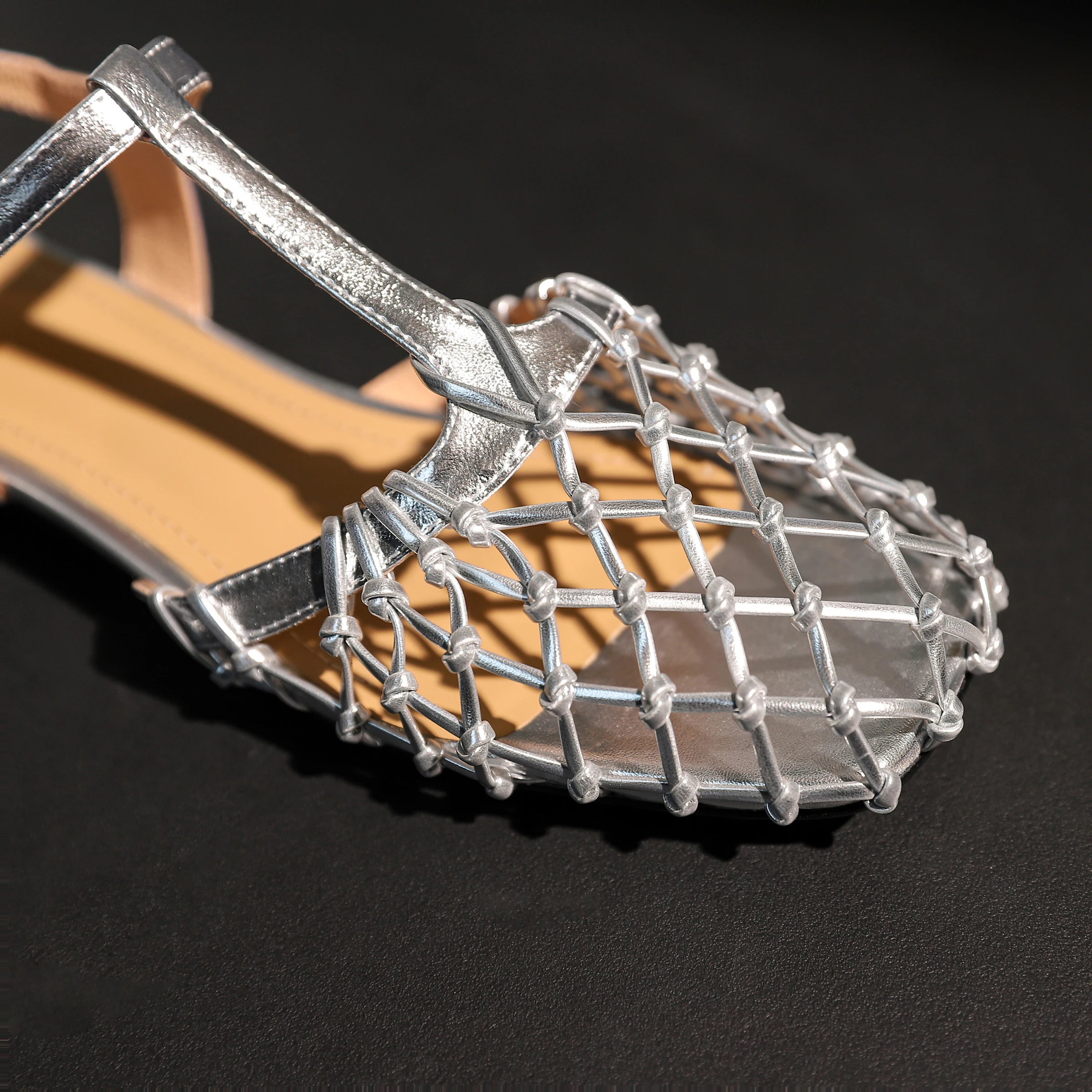 Women's New Summer European and American Comfortable Leather Cowhide Hollow Bird's Nest Low Heel Baotou Large size Roman Sandals