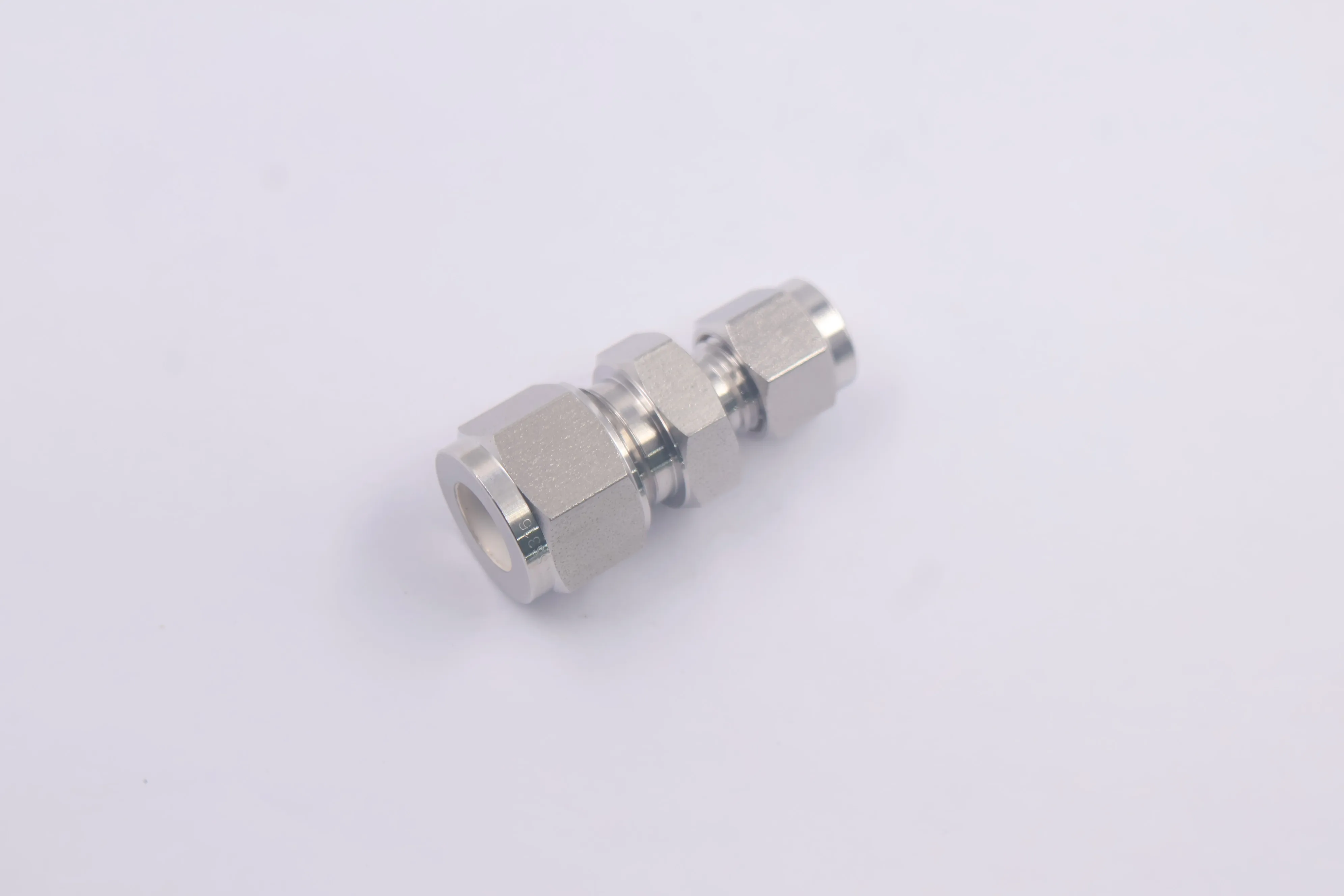 SS-10M0-6-4, Stainless Steel Tube Fitting, Union, 10 mm x 1/4 in. Tube OD, Can Combination with Swagelok