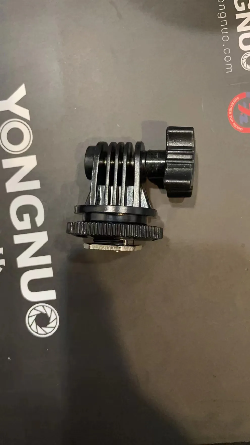 Yongnuo LED light Hot shoe Mount Light Stand Bracket Swivel For Monitor