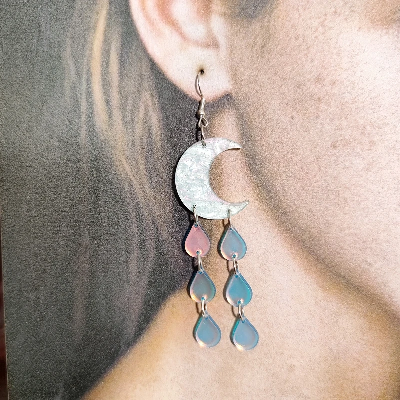 KUGUYS Lange baumelnde Ohrringe mit Wolken, Mond und Regentropfen für Damen, Acryl-Schmuck, Urlaubsaccessoires – Detail 9