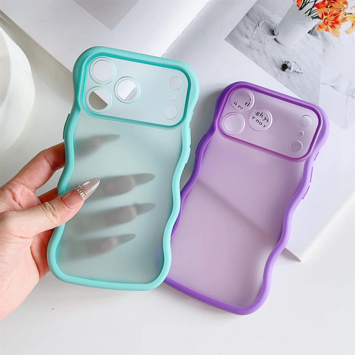 Enhanced Shockproof Transparent Wave Mobile Phone Case with Anti-Loss Protection