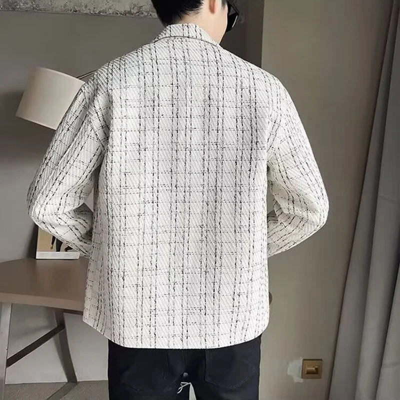 편안한 핏감과 다양한 스타일링의 실용적인 남성 재킷