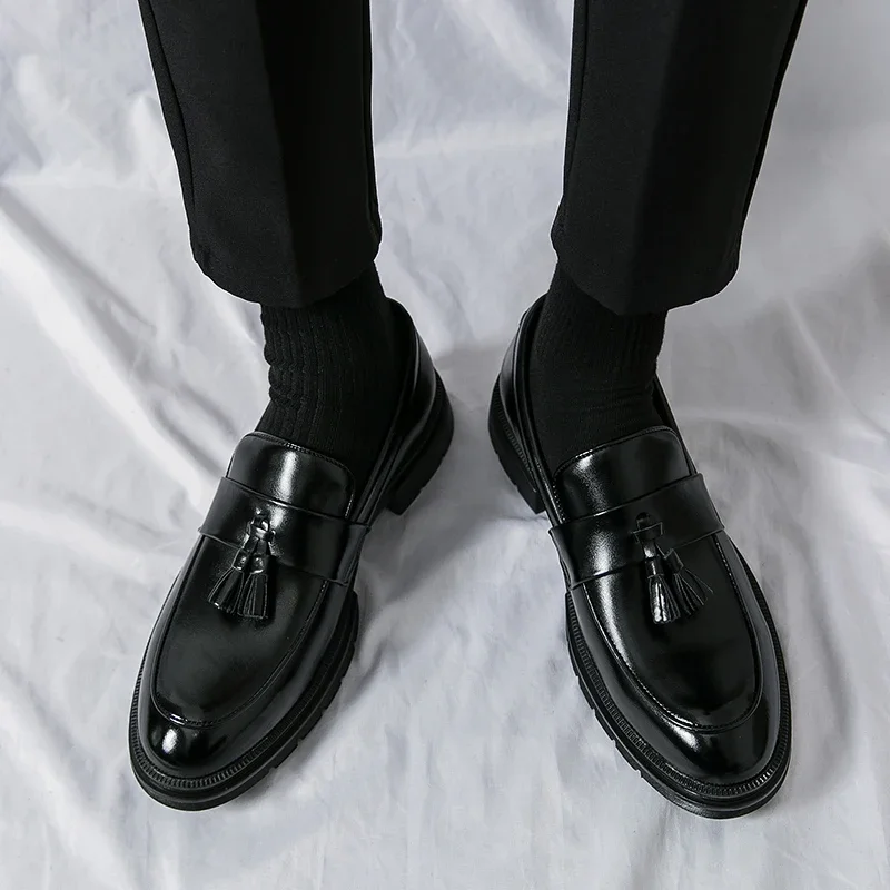 Loafers Men PU Tassel Decoration Low Heel Solid Color Business Dress Shoes Comfortable Fashion Classic Men Single Shoes