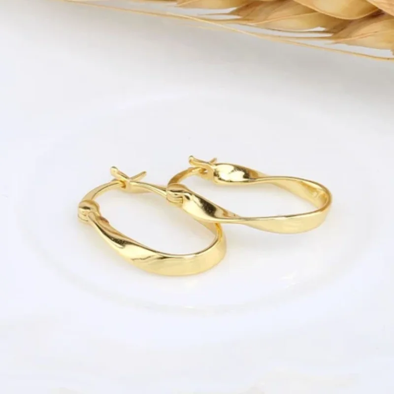 Silver Color Geometric Twisted Hoop Earrings for Women Mobius Strip Compact Earring Femininity Ear Euckle Jewelry Accessorie