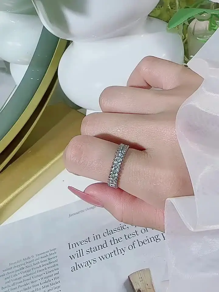 Серебряное кольцо с цирконом