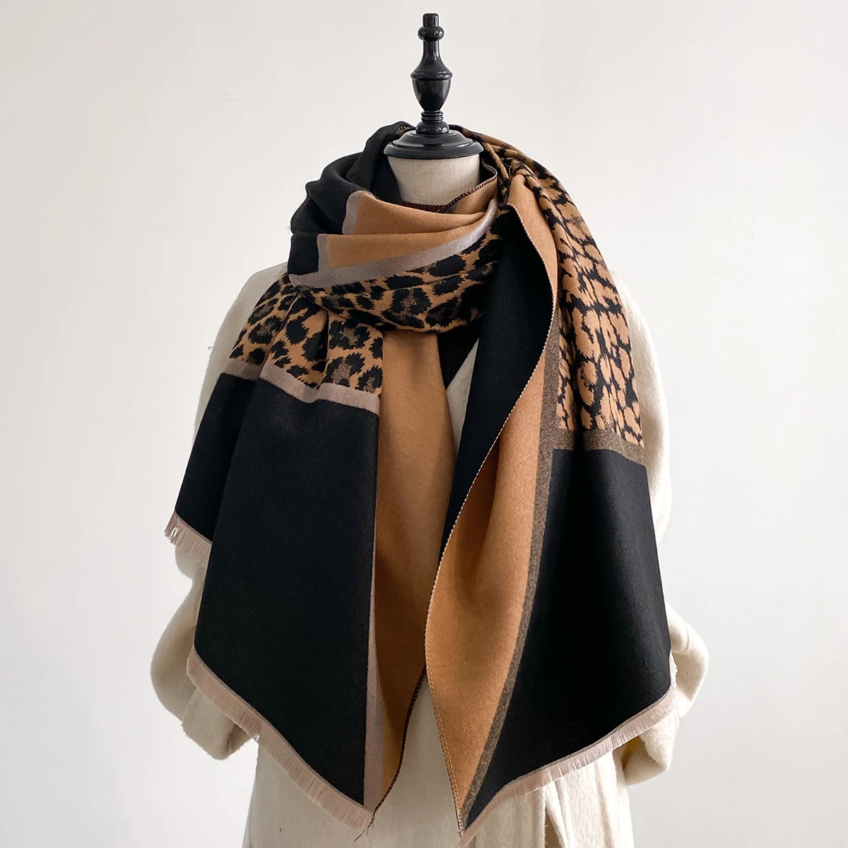 2025 New Elegance Two-Sided Leopard Print Scarf Warm Fringe Pashmina Shawl Autumn and Winter Outdoor Coldproof Windproof Blanket
