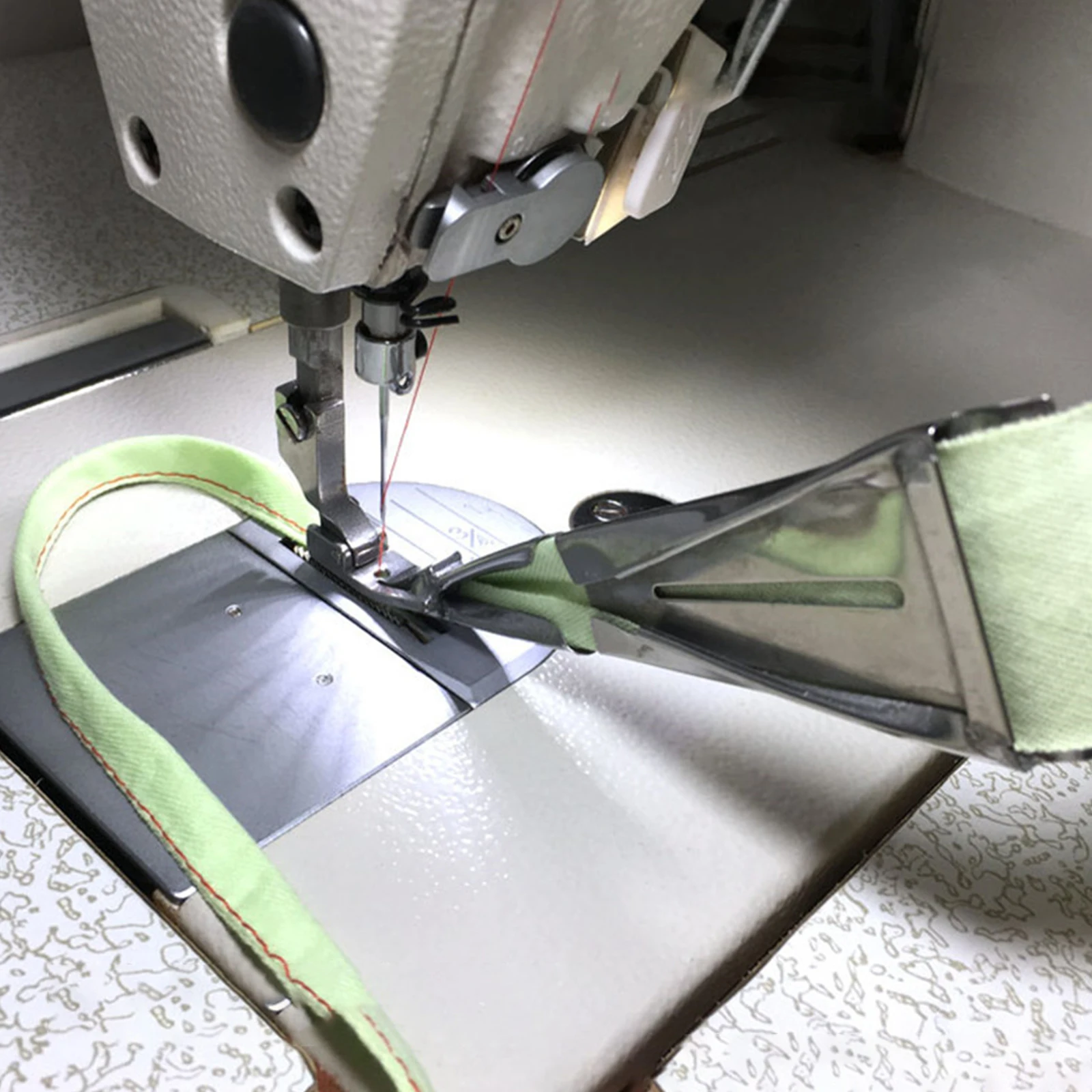 Industrial Sewing machine Flat car Pull Tube Presser Foot F515 Suspenders Shoulder Strap Trousers Straps Folding Edge Wrapper