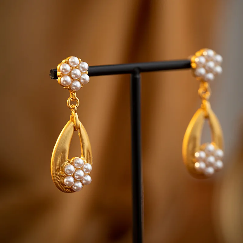 Light luxury medieval vintage court style golden imitation pearl earrings for women