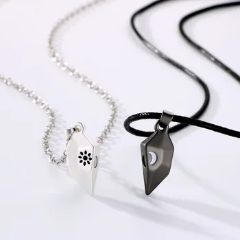 magnetic hands necklace