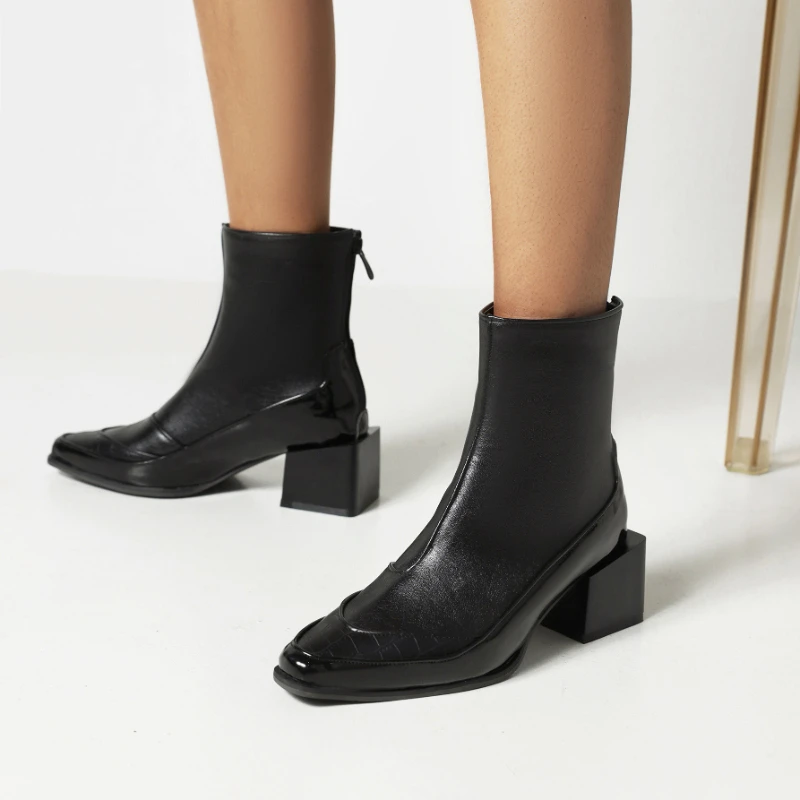 

Женские ботильоны с острым носком, на толстом каблуке